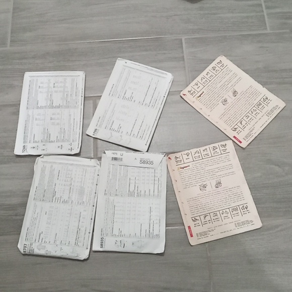 Bundle Of Sewing Patterns - Picture 2 of 2